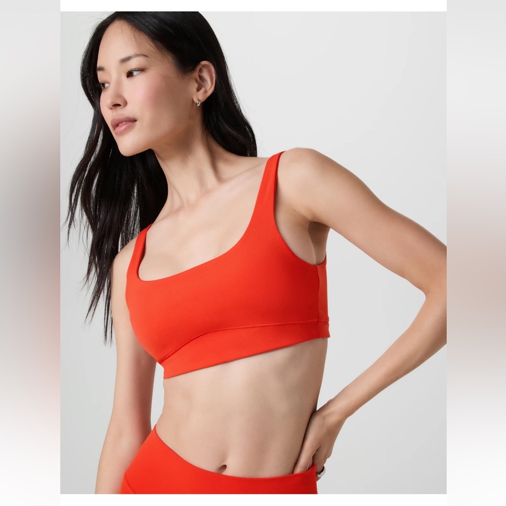 Vuori All the Form set in bright poppy small bra xsmall bottom